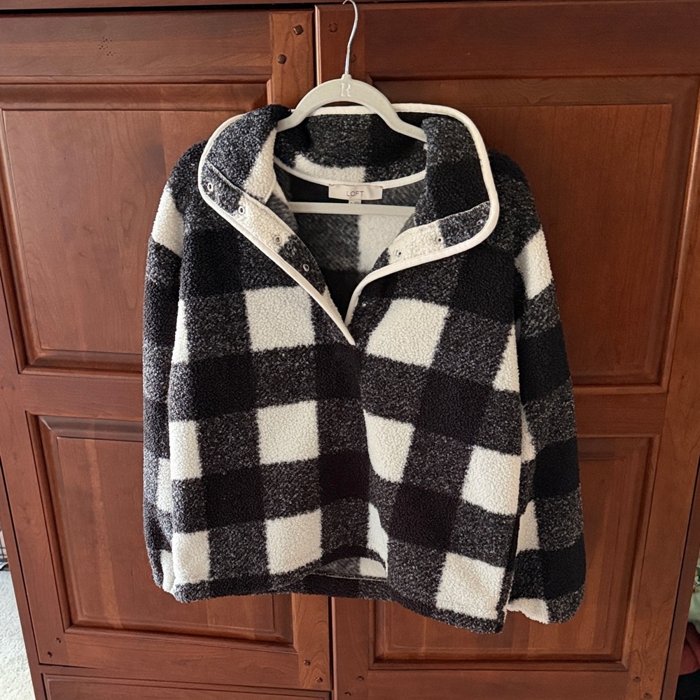 Black and White Plaid Fleece Pullover